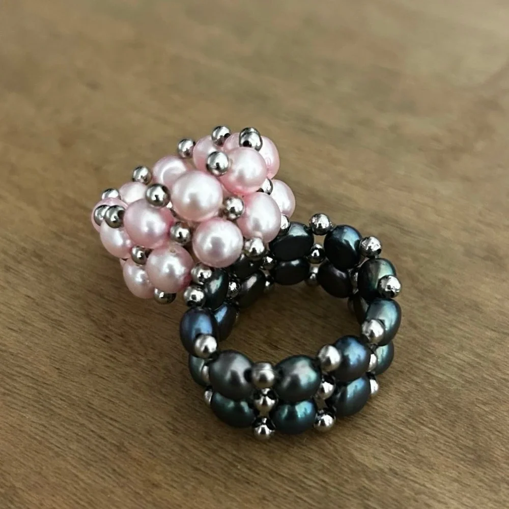 Woven Pearl Beaded Ring Set Pink and Peacock Grey Iridescent Size 9.5 Old money